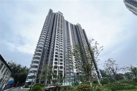 城东清华园大3房，房东自住装修，户型通透，随时看房，急售